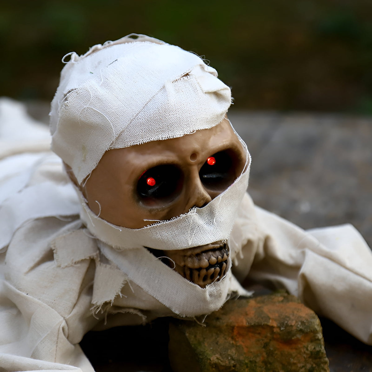 Halloween Crawling Mummy Animatronic Decoration, Sound-Activated with Red Glowing Eyes & Scary Sounds