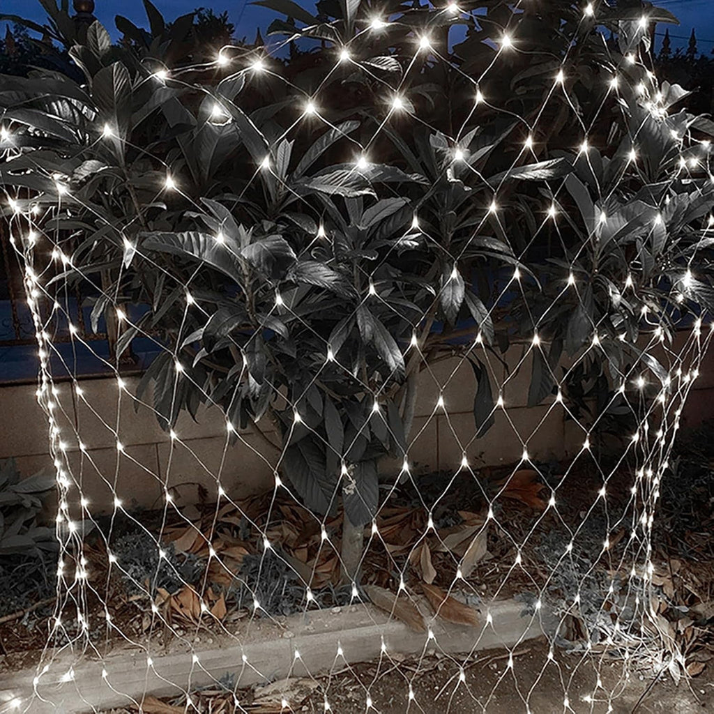 Garden Net Lights Battery Operated 4x6M 672LED Waterproof Net Mesh String Lights 8 Modes Fairy Lights for Indoor Outdoor Christmas Tree Bush Garden Backyard Décor