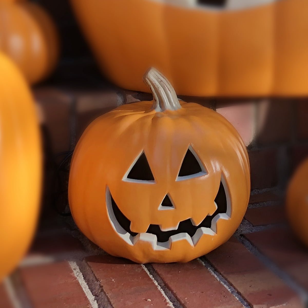 Gamexcel 2-Pack Lighted Jack O Lantern Pumpkins, 20 in and 10 in Pre-Lit LED Halloween Decorations for Porch, Yard and Indoor Outdoor Use